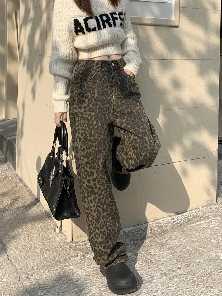 LeopardLuxe - Oversized denim leopardbyxor